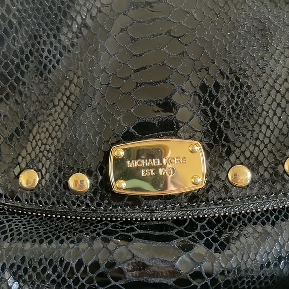 Michael Kors Bedford Black Convertible Shoulder Strap Embossed Leather Handbag - Picture 2 of 12